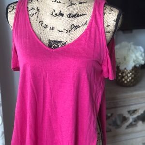 Hi-low T-shirt with pickaboo shoulders